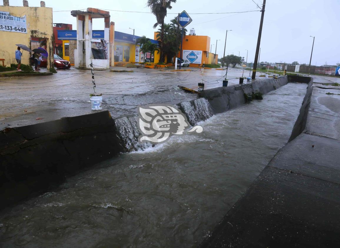 En riesgo de colapsar canal de la avenida Jirafas