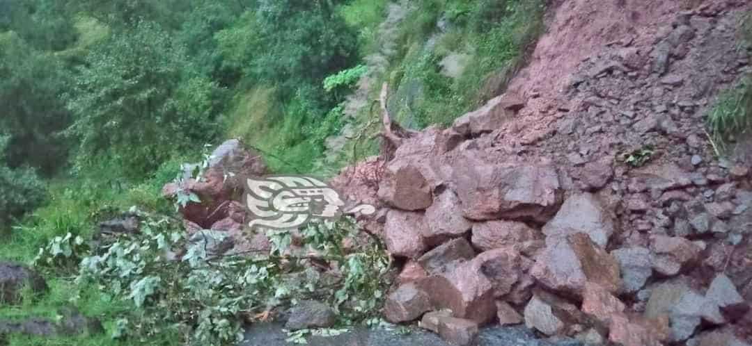 FF4 deja derrumbes en Chiconquiaco; zona serrana, incomunicada