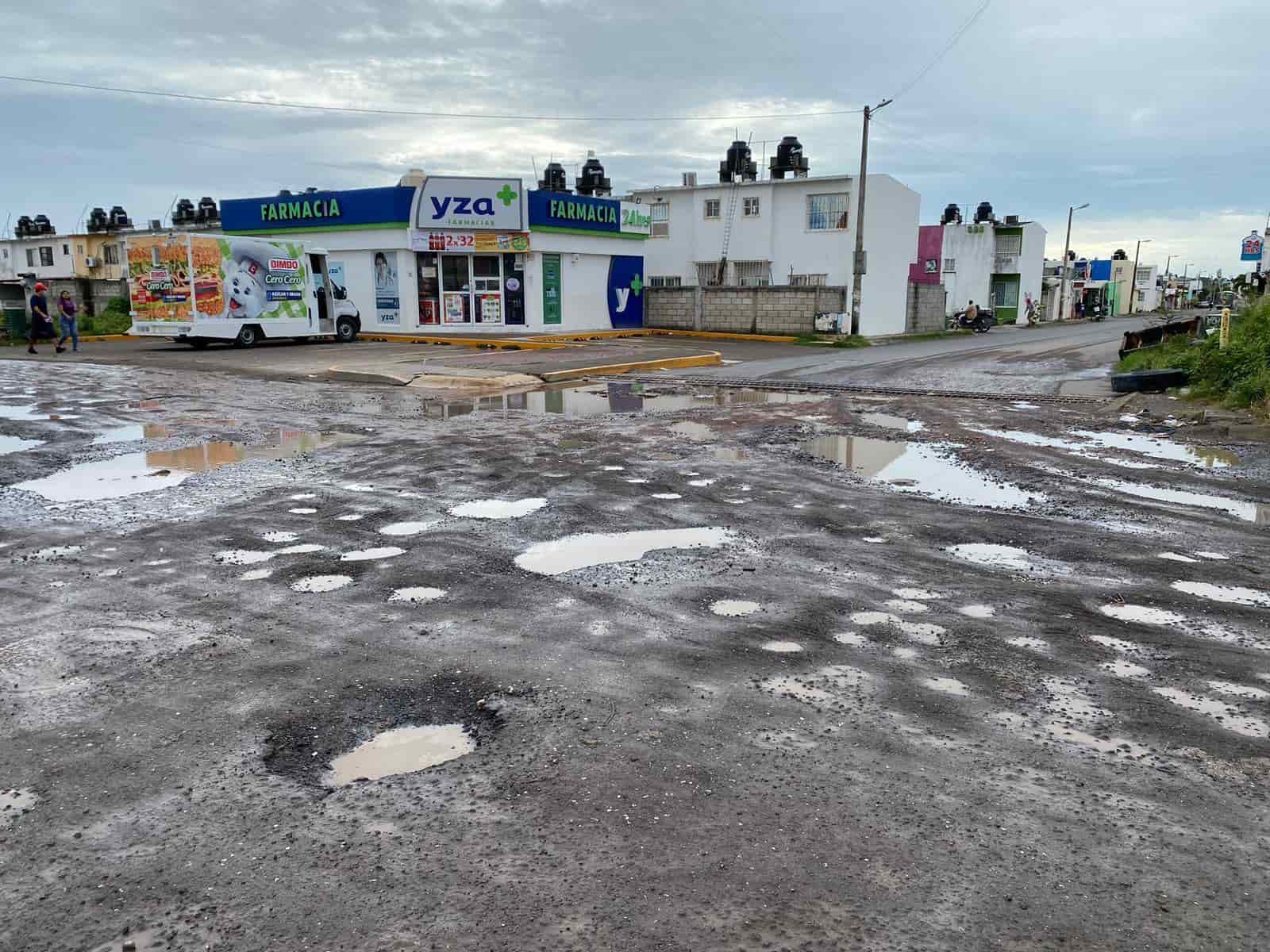 Calles del Fraccionamiento Lomas 4 se encuentran llenas de “cráteres”