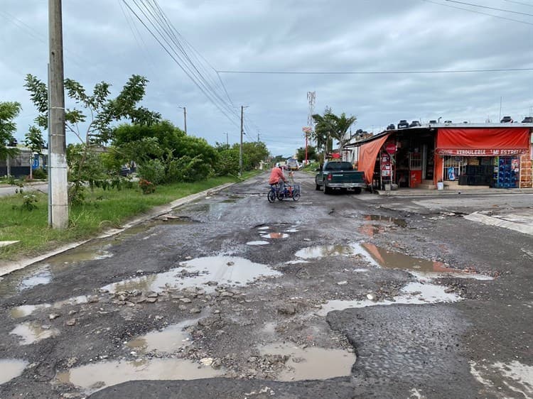 Calles del Fraccionamiento Lomas 4 se encuentran llenas de “cráteres”