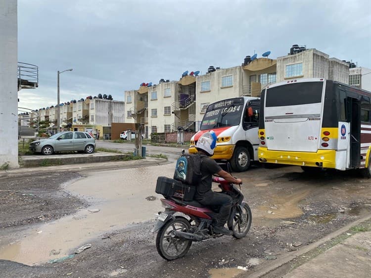 Calles del Fraccionamiento Lomas 4 se encuentran llenas de “cráteres”