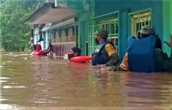 Van mil 571 viviendas afectadas por lluvias en el sur de Veracruz