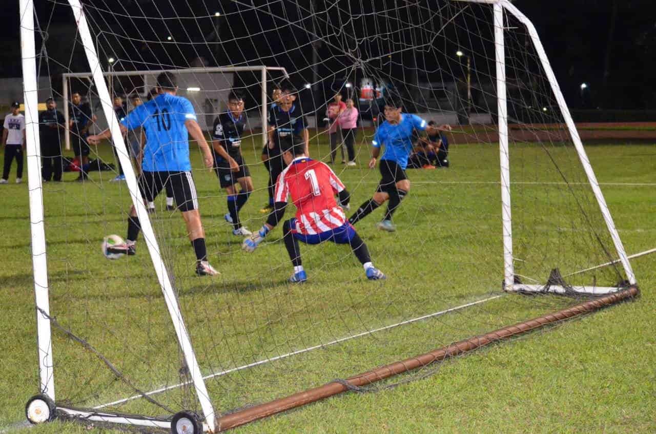 Cheladas La Cura T vence a Hot Mamacitas VIP en Torneo de futbol Imagen