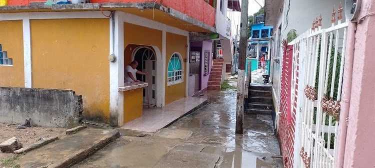 Iniciaron limpieza en zonas inundadas de Agua Dulce