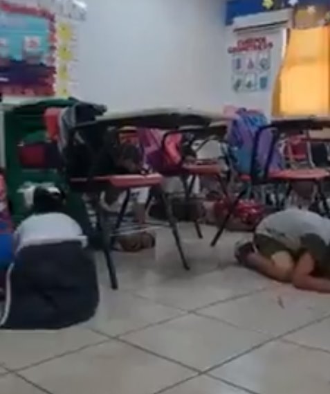 ¡Todos abajo! Maestra calma a sus alumnos durante balacera en Sonora (+Video)