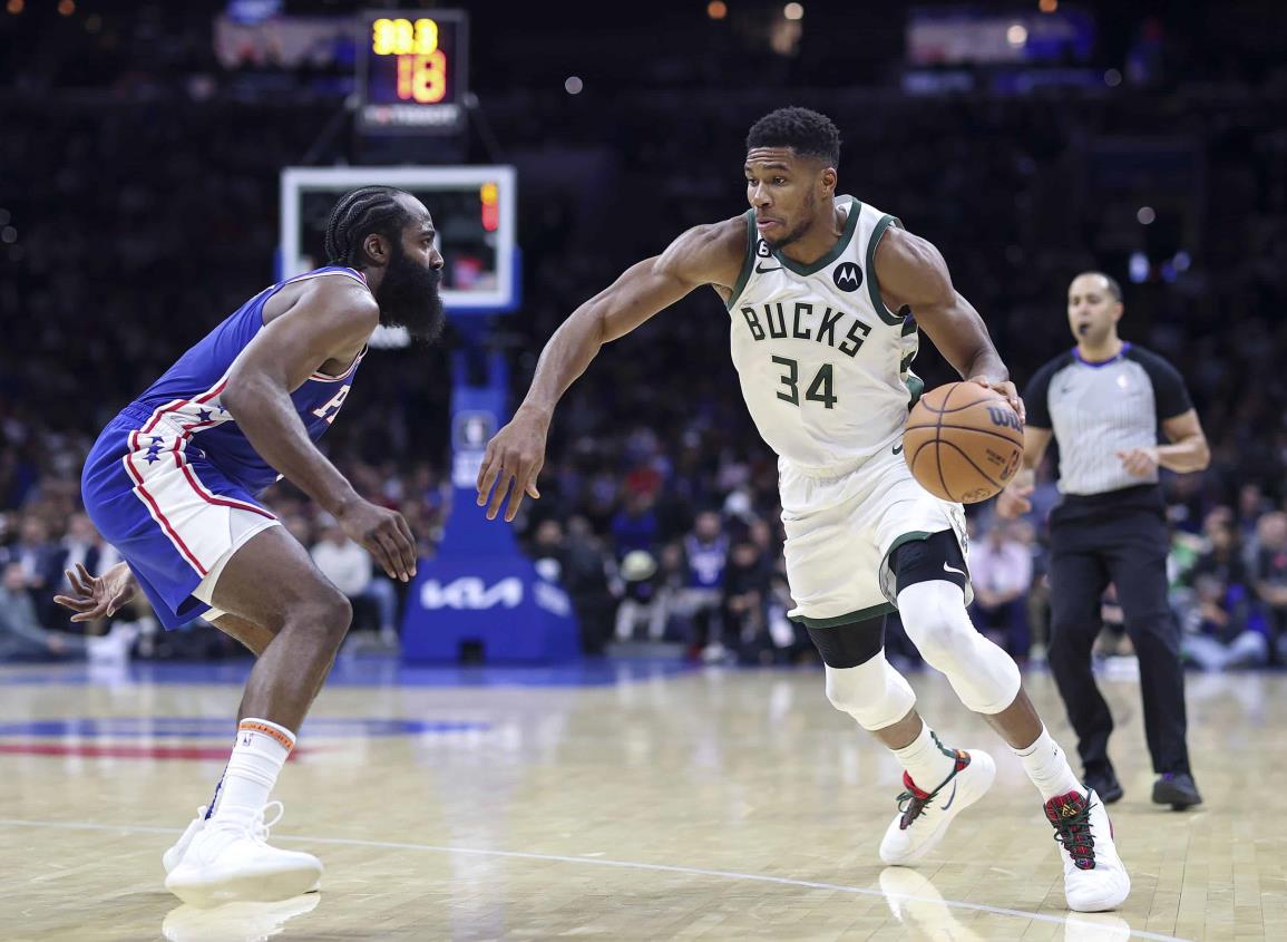 Bucks se estrenan con triunfo ante unos Sixers 