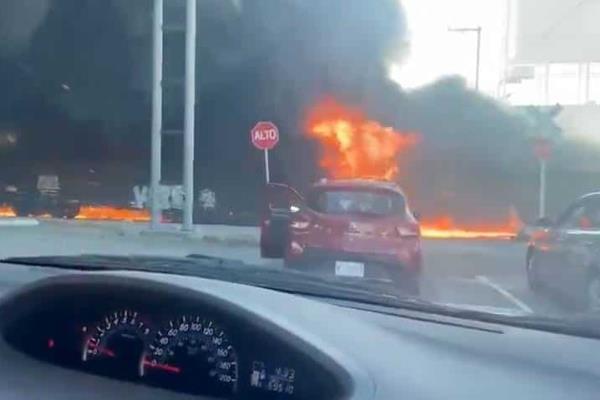 Explota pipa de Pemex; quiso ganarle al tren en Aguascalientes (+Video)