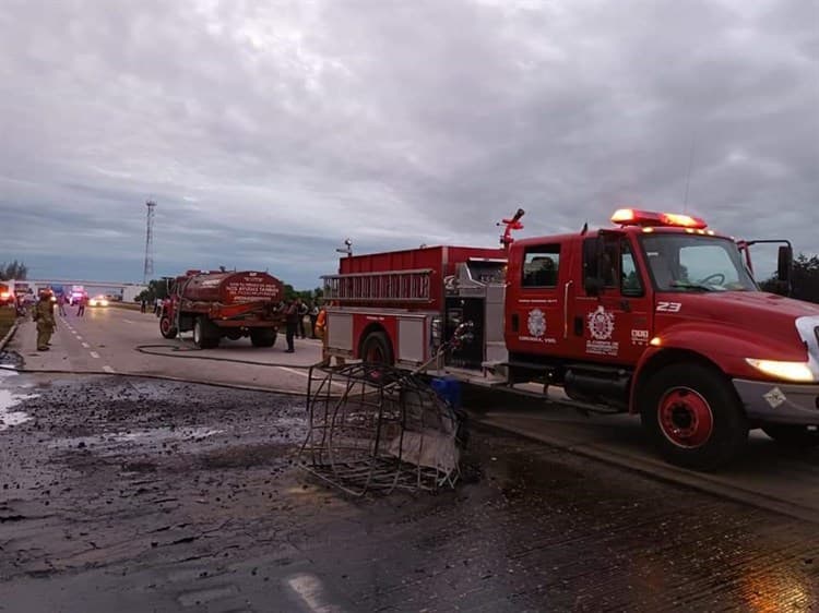 Un muerto por incendio de tráileres en autopista Veracruz-Córdoba