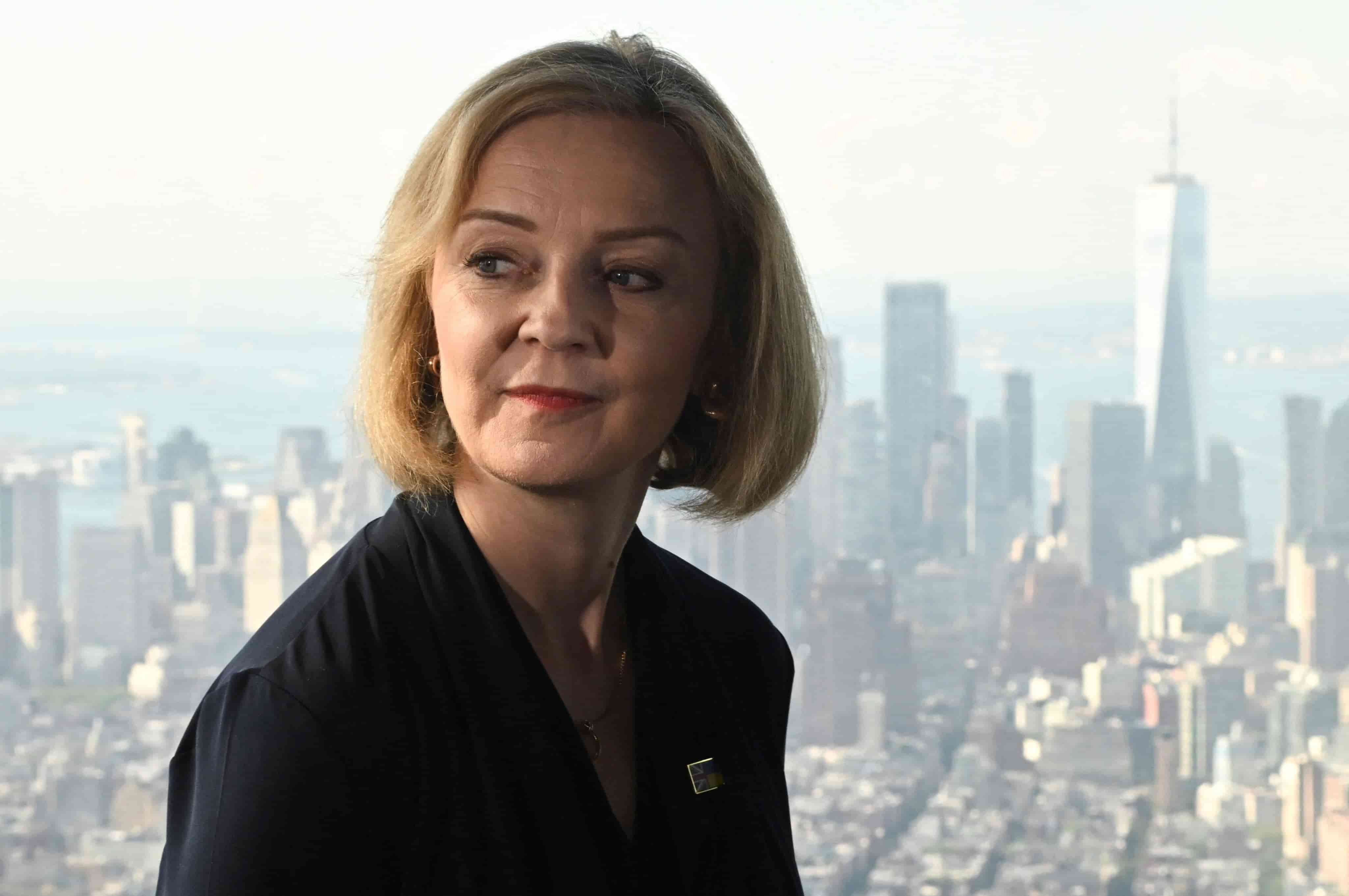 Por esto dimitió Liz Truss como primera ministra británica