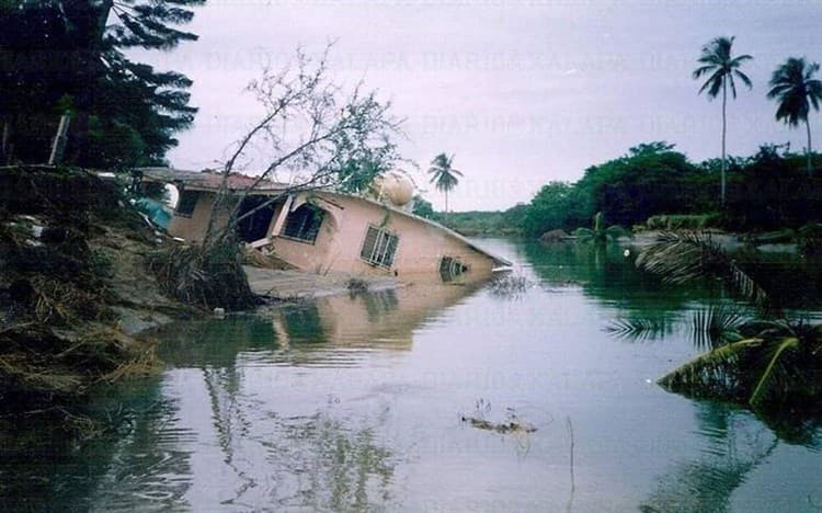 Van mil 571 viviendas afectadas por lluvias en el sur de Veracruz