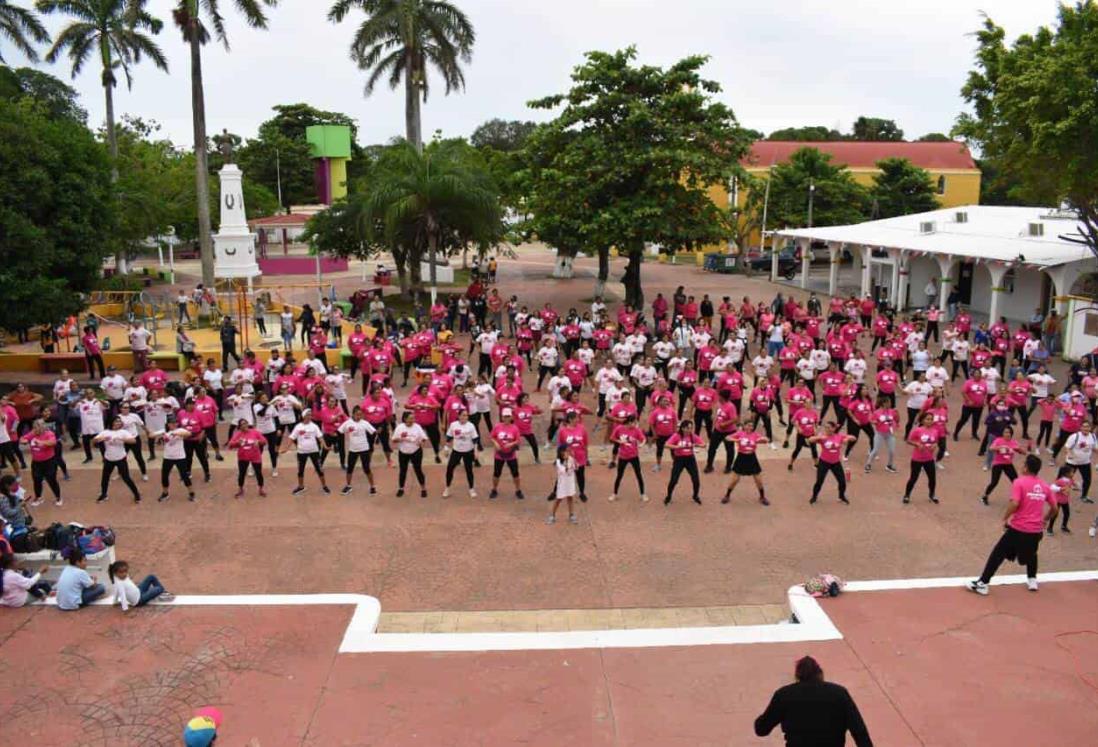 Cientos de mujeres participaron en el Zumbatón Rosa en Medellín de Bravo