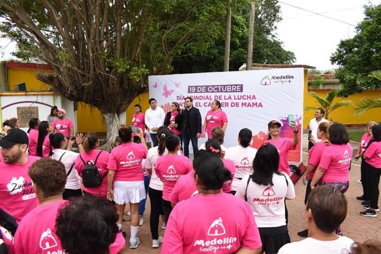 Cientos de mujeres participaron en el Zumbatón Rosa en Medellín de Bravo