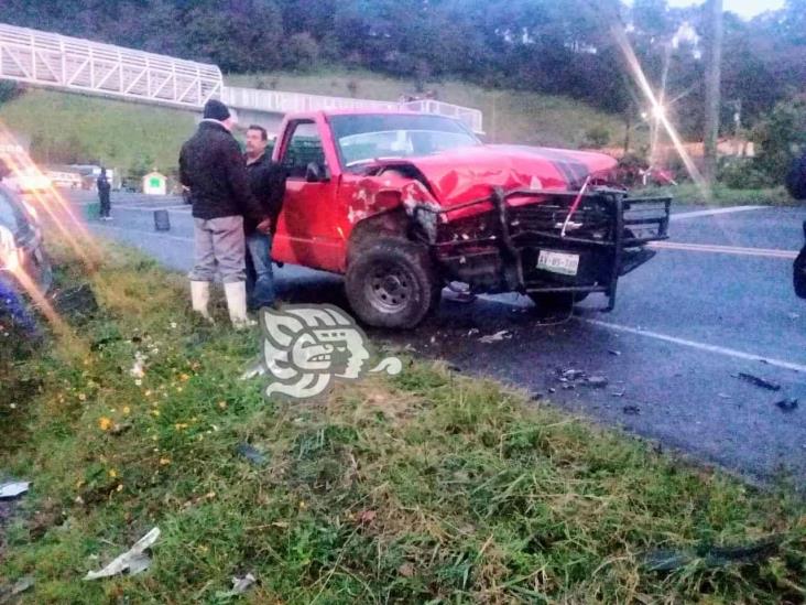 Choque de dos camionetas deja dos lesionados en Rafael Lucio