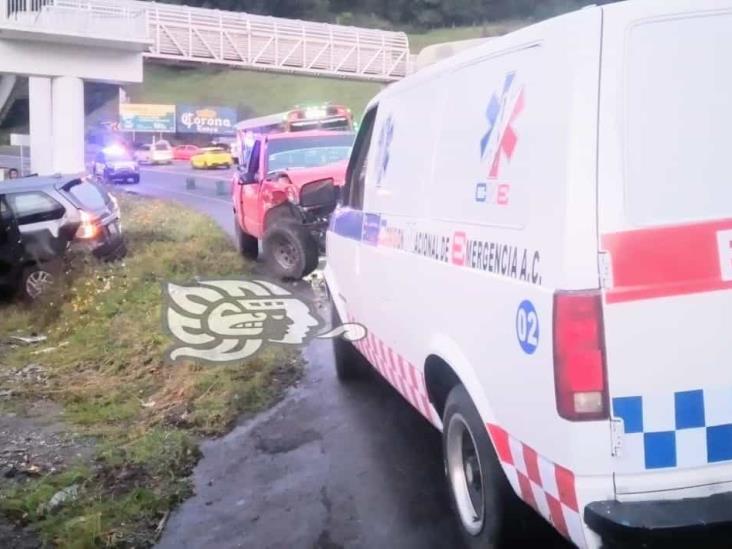 Choque de dos camionetas deja dos lesionados en Rafael Lucio