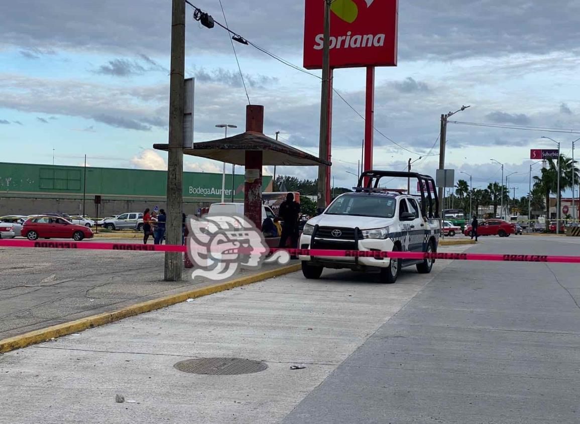 Dispararon contra hombre en parada de la Avenida Universidad(+video)