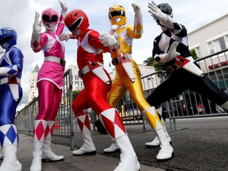 Trabajadores vestidos de Power Rangers salvan a mujer de un delincuente