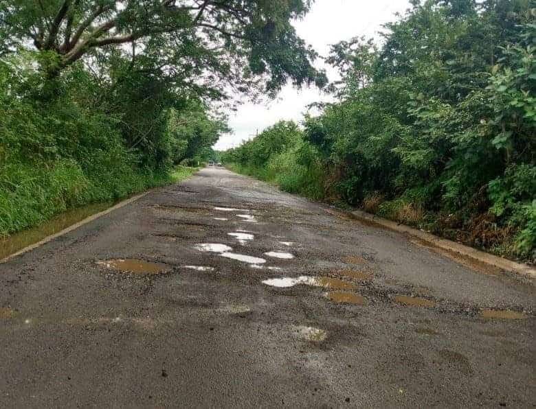 En pésimo estado, carreteras de la región sur de Veracruz