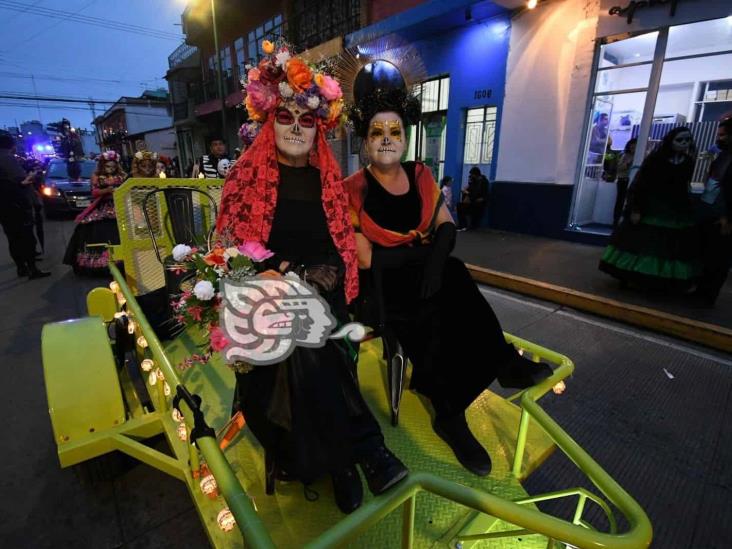 Catrinas comienzan a caminar por calles de Xalapa (+Video)