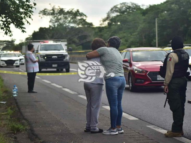 Disparan contra profesora durante asalto en autopista de Acayucan 