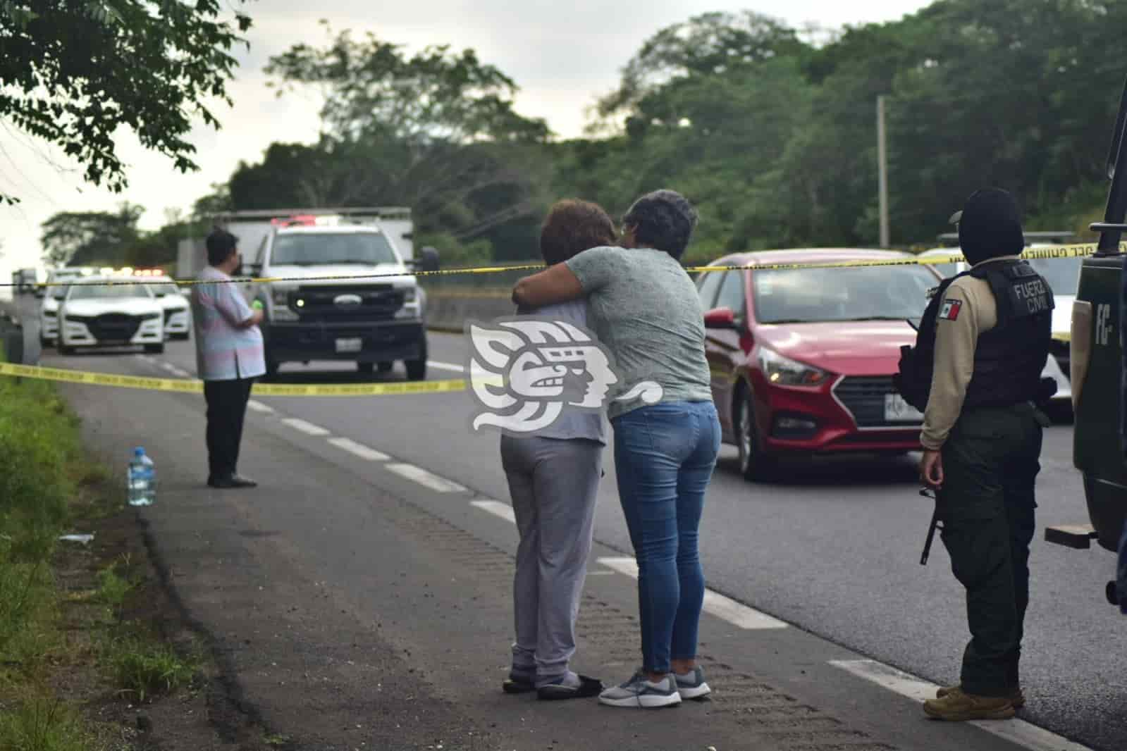 Disparan contra profesora durante asalto en autopista de Acayucan 