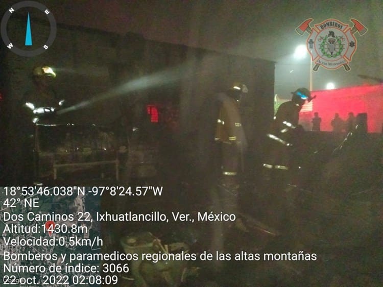 Se incendian dos casas y un taller de motos en Ixhuatlancillo; pérdida total