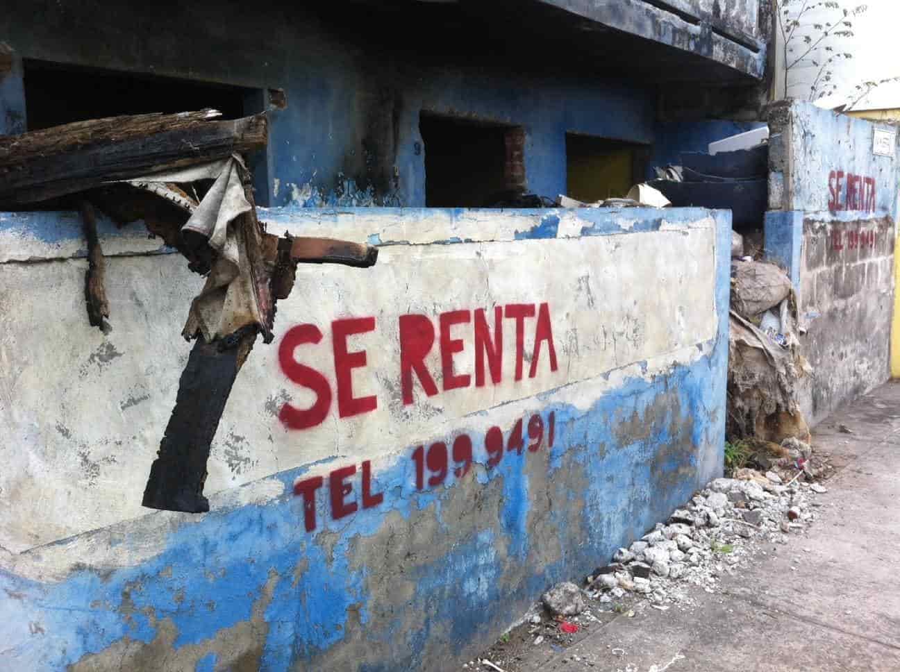 Casa abandonada en Boca del Río es foco de infección e inseguridad, denuncian vecinos