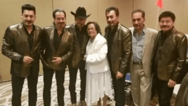 Fallece la mama de Los Tigres del Norte; se enteran durante concierto (+Video)