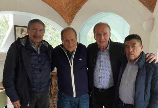 Con convivio reconocen al maestro José Pablo Robles