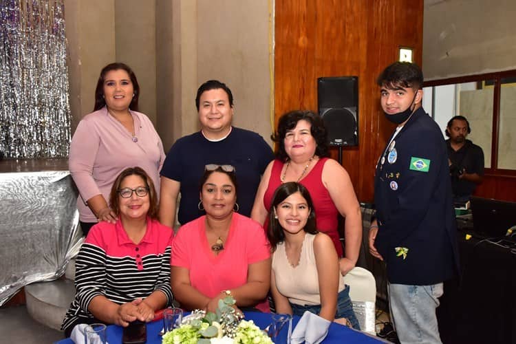 Club Rotario Veracruz Sur realiza desfile de modas con causa