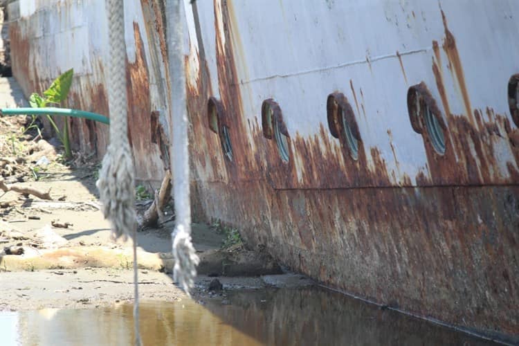 Corrosión y desinterés acabaron con el Buque Guanajuato en Boca del Río