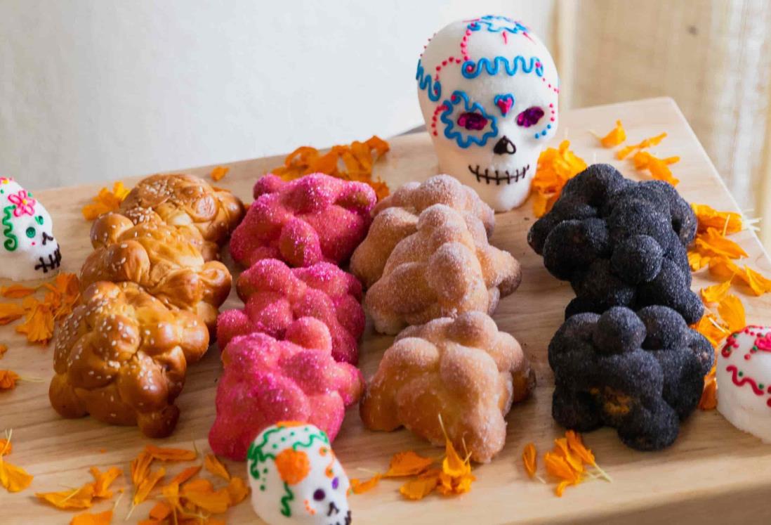 Panaderías de Veracruz aumentan producción de pan de muerto por tradiciones