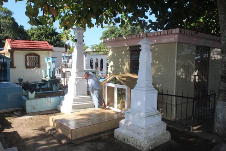 Alistan visitas guiadas a cementerio de Misantla por celebración de Todos los Santos