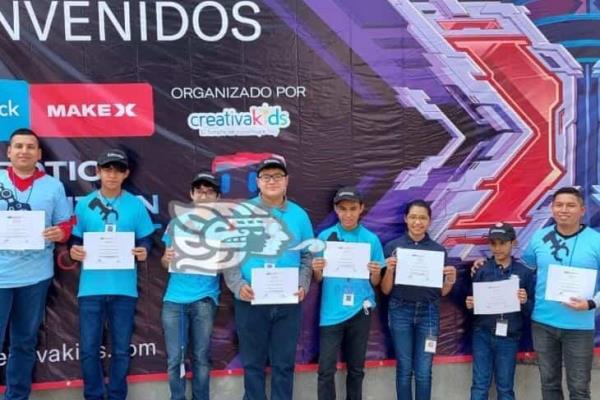Jóvenes de Coatzacoalcos compitieron en concurso nacional  de robótica