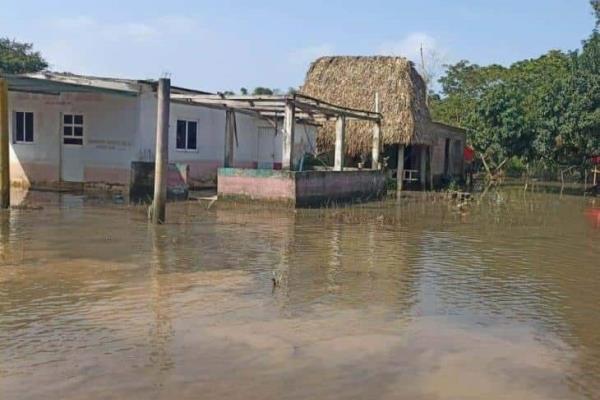Localidades de Jáltipan, inundadas por escurrimientos