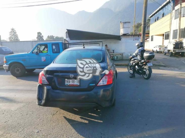 Choque por alcance en calles de Río Blanco deja una mujer lesionada