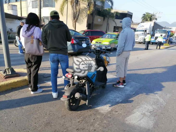 Choque por alcance en calles de Río Blanco deja una mujer lesionada