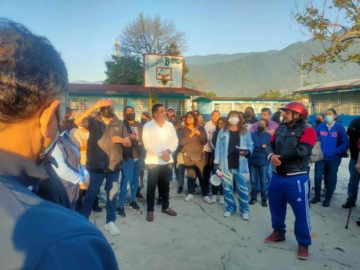 Destituyen a directora de primaria Vicente Guerrero en Río Blanco; de esto la acusaban