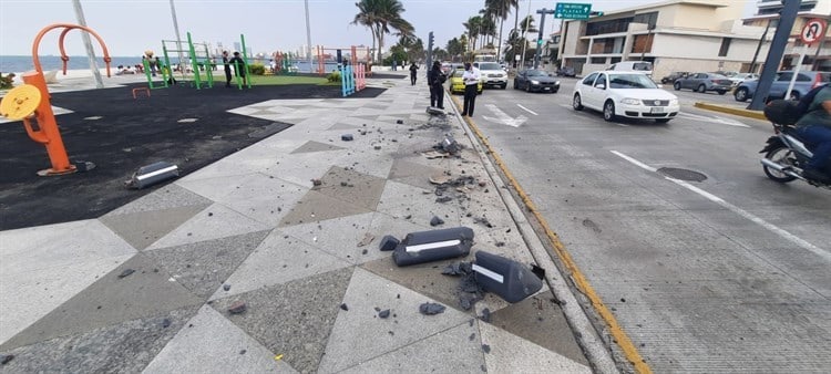 Camión urbano choca contra barras de seguridad del bulevar Manuel Ávila Camacho en Veracruz (+Video)