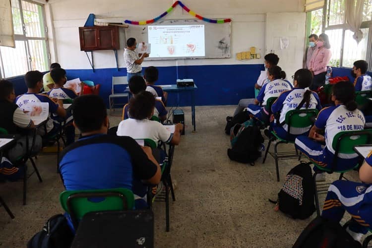 Continúan con pláticas de Educación Sexual en planteles de Nanchital