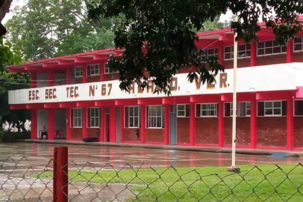 Por caso de intoxicación en escuela de Álamo, Veracruz alumnos seguirán con clases a distancia