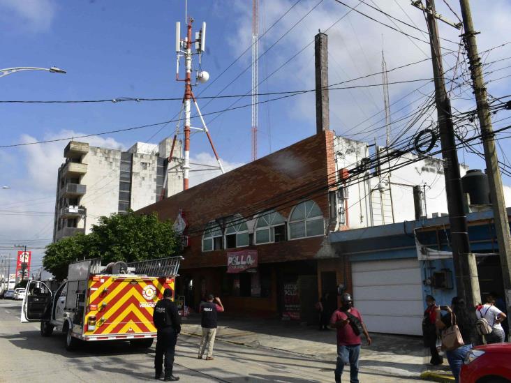 Ni tan feliz; se incendia local del Pollo Feliz en el centro de Coatzacoalcos