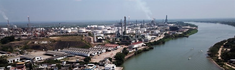 Refinería de Minatitlán lanzó convocatoria para subastar coque