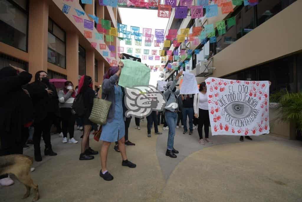 En Rectoría, estudiantes de Psicología UV exigen destitución de directora (+Video)