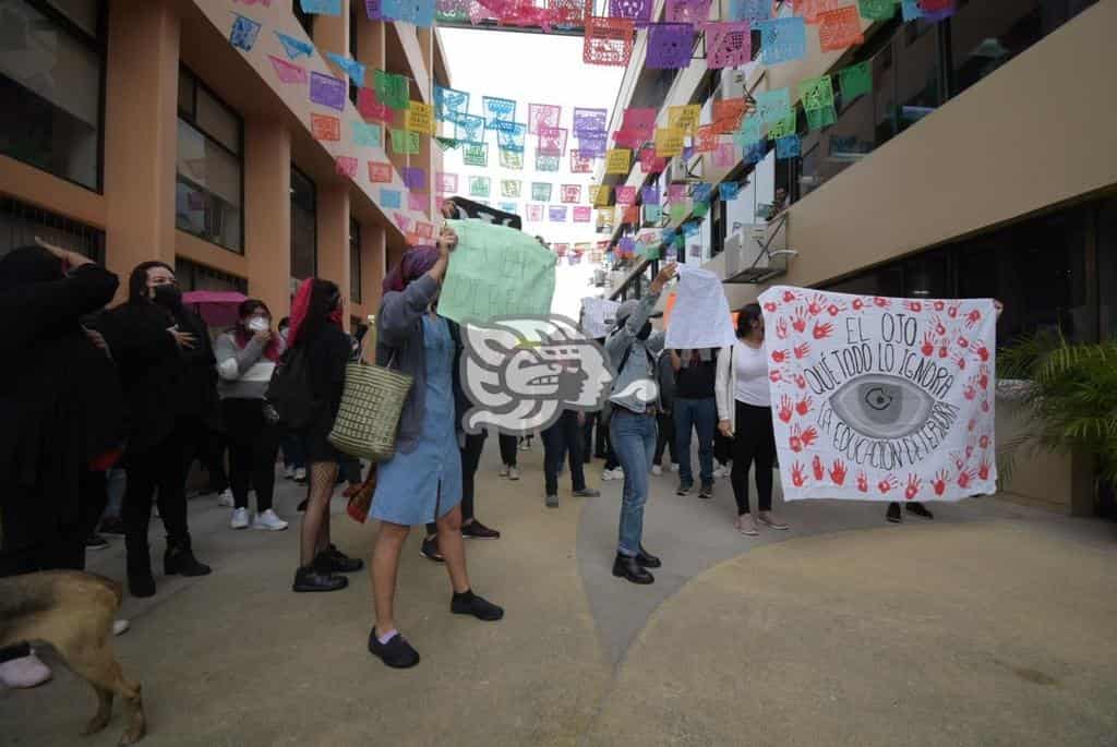 Paro activo tumbar a directora de Psicología en la UV