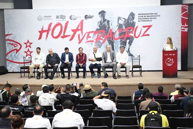 Realizan presentación del equipo de basquetbol Halcones Rojos de Veracruz (+Video)