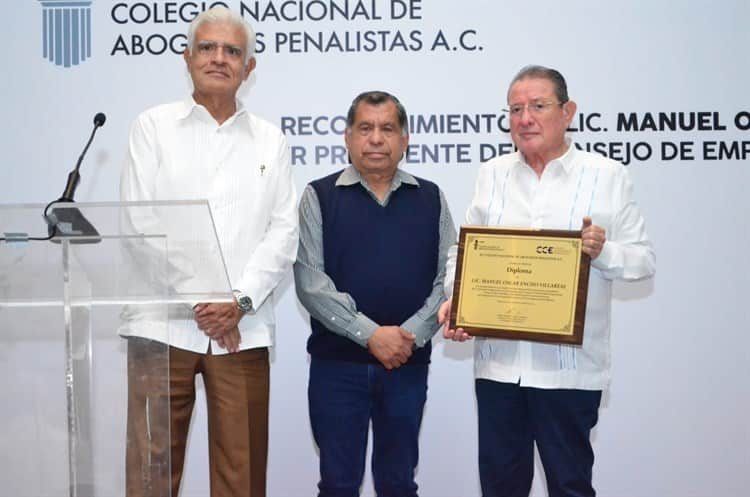 Entregan reconocimiento al empresario veracruzano Manuel Oscar Enciso Villarreal