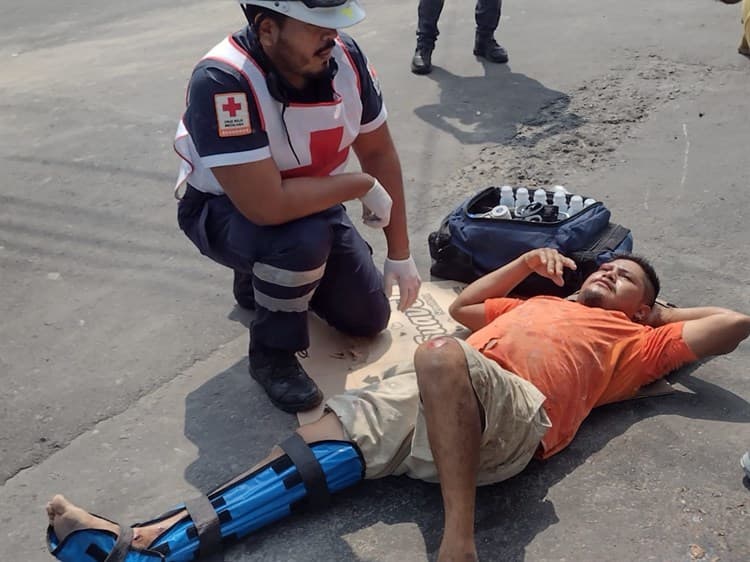 Motociclista se impacta contra camión de pasaje en la colonia Pocitos y Rivera en Veracruz(+Video)