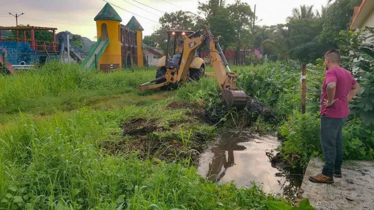 Continúa Gobierno de Coatzacoalcos Programa de Limpieza de Canales