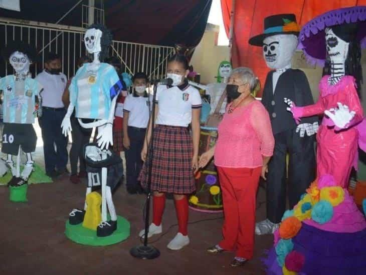 Escuelas impulsan tradición de Día de Muertos