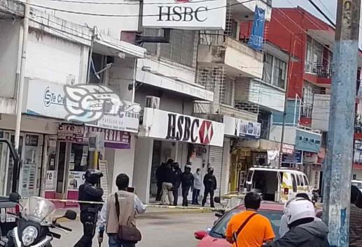 Asaltan sucursal bancaria en Martínez de la Torre; una persona muerta
